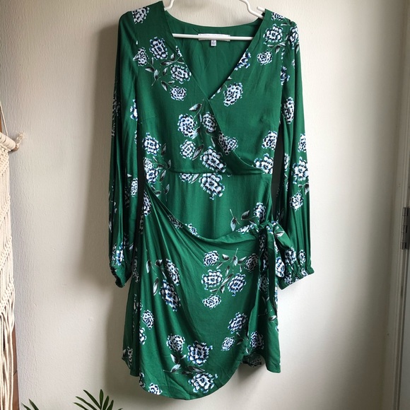 CUPCAKES & CASHMERE Green Wrap Floral Dress, Size 2 - Picture 2 of 8